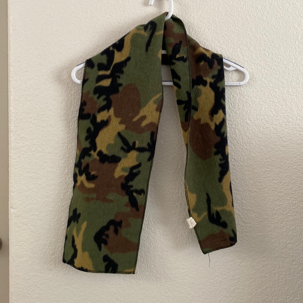 I am selling this scarf from Old Navy